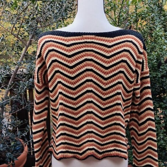 SurKana Sweater - Picture 3 of 9